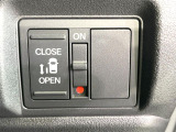 【パワースライドドア】スマートキーや運転席のスイッチでスライドドアの開閉が可能♪電動だから力を入れてドアを開ける必要が無く、小さいお子様でも、重い荷物を持っている時もラクに開け閉めできます♪