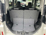 高さがあり、大きなものでもしっかりと載せられる荷室です!間口とフロアがフラットになっておりますので、荷物の出し入れも楽々です♪