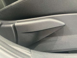 運転席はご自身の適切な運転ポジションへ移動可能なラチェットが付いております。
