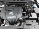 「SKYACTIV-G(ガソリン)」は、規格外の高圧縮を実現し、世界のエンジン技術者に驚きを与えました。さらに、それを維持したままノッキングの発生を抑え、熱効率を向上、走りにも寄与したエンジンです。