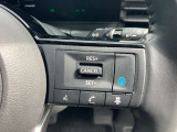 ハンドルの右側にはプロパイロットシステムのスイッチが付いているので、高速道路の運転が楽になりますよ!左側のオーディオ操作のスイッチにて音量調整等をナビを直接触ることなく操作ができます。