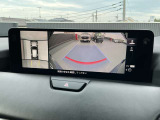 【360&deg;ビューモニター】駐車が苦手な方も、これがあれば安心です!狭い駐車場や花壇などがあって心配な駐車シーンでも、死角がなく安全が確保できます