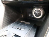 『1台』のお車に対して、3名体制で日々議論を重ね仕入れを行っております。