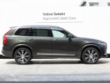 フロントグリルとフロントガラス中央にあるミリ波レーダーカメラで車両、人を検知する機能も搭載されています。