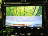 【バックカメラ】駐車時に後方がリアルタイム映像で確認できます。大型商業施設や立体駐車場での駐車時や、夜間のバック時に大活躍!運転スキルに関わらず、今や必須となった装備のひとつです!