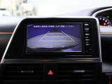 バックモニターで、後方を確認しながら安心して駐車することができます。運転初心者も熟練者も必須の機能ですよ!