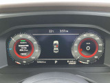 車両情報を的確に伝える先進的なディスプレイを、メーターの中央部に搭載