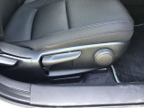 運転席シートリフター!ご自分の好きなシートポジションが取れるので運転が楽しくなりますし疲れにくいです。