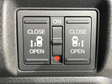 【両側パワースライドドア】スマートキーや運転席のスイッチで後席両側スライドドアの開閉が可能♪電動だから力を入れてドアを開ける必要が無く、小さなお子様でも簡単に開け閉めでき快適です♪