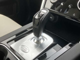 センターコンソールは、しっかりと握りやすいガングリップタイプのシフトレバーになっております。