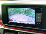 【バックカメラ】駐車時に後方がリアルタイム映像で確認できます。大型商業施設や立体駐車場での駐車時や、夜間のバック時に大活躍!運転スキルに関わらず、今や必須となった装備のひとつです!