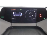 とっても見やすいメーターです。夜間時はラグジュアリーな気分にさせてくれる照明が魅力ですので、夜のドライブも楽しみになりますよ♪