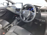運転席周りのレイアウトをご覧ください。ナビゲーションが綺麗に装着されすっきり収まってますね!