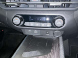 オートエアコン付きなので、温度を設定するだけで車内を快適にしてくれます!