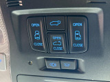 【両側パワースライドドア】スマートキーや運転席のスイッチで後席両側スライドドアの開閉が可能♪電動だから力を入れてドアを開ける必要が無く、小さなお子様でも簡単に開け閉めでき快適です♪