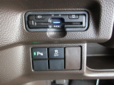 パーキングセンサーを装備しています。今や標準装備になりつつあるETC車載器も装着されております。料金所を通過するときも楽々です。