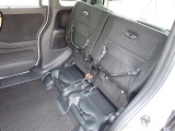 ◆チップアップ&ダイブダウン機構付【ULTR SEAT】は後席座面を左右分割で跳ね上げることができます。トランクで積載できない背の高い荷物をラクラク収納できます。ホンダ車ならではの人気装備です。