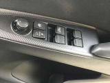 パワーウィンドウやドアミラーのスイッチ等は運転席右側へ集中してます