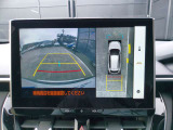 バックガイドモニターで、後方を確認しながら安心して駐車することができます。運転初心者も熟練者も必須の機能ですよ!