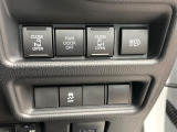 【両側スライドドア】駐車場で隣の車との間隔が狭く乗りにくい時、スライドドアなら安心!ドアオープン時も幅を取らず、開口部が広いので乗り降りがとっても簡単です。大きな荷物の出し入れも後席から可能♪