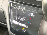 【オートエアコン】一度お好みの温度に設定すれば、車内の温度を検知し風量や温度を自動で調整。暑い&hellip;寒い&hellip;と何度もスイッチ操作をする必要はありません。快適な車内空間には必須の機能ですね♪