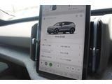 ルーフにあるボタンは、車両が始動しない場合、パンクした場合、または事故に遭った場合などに支援の要請に使用できるため安心感を高めることができます。