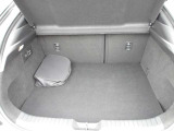 日常の使用に十分な広さの荷室です♪簡単な操作でシートアレンジもできます♪