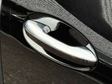 シートヒーターはエアコンより温まるのが早く、寒い日の運転には欠かせない装備です。3段階の温度調節ができ、快適な温度でドライブいただけます。