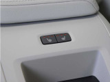 リアシートにもシートヒーターを装備。4席全てで独立した調整が可能です。