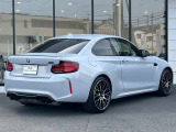 サービスにはドイツ本国と同様に教育と訓練を受け、BMWを知り尽くした「マイスターメカニック」が数多く在籍しております。納車前点検整備で、お客様に安心と安全をお届けいたします。