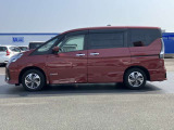 ハンズフリーオートスライドドア、両手が塞がった状態でもスライドドアの下で足先を抜き差しするだけで、スライドドアを自動で開閉することができます。開けるときにも閉めるときにも使える便利な機能です。
