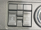 【両側パワースライドドア】スマートキーや運転席のスイッチで後席両側スライドドアの開閉が可能♪電動だから力を入れてドアを開ける必要が無く、小さなお子様でも簡単に開け閉めでき快適です♪