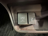 USBも完備しており長距離でも安心です!スマートフォンやタブレット等の充電が可能なUSBポート付きです。好きな音楽も一緒に連れ出せますよね。