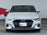 Audiの象徴であるシングルフレームグリルをよりワイドで低くシャープなデザインとすることでワイド&ローのフォルムを協調しています。
