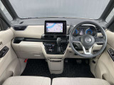 統一感のある広々とした運転席回り