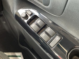 【パワーウインドウ】運転席のスイッチで、各席の窓ガラスの開閉ができます。あると便利ですよね。