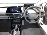 運転席周りのレイアウトをご覧ください。ナビゲーションが綺麗に装着されすっきり収まってますね!