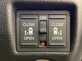 【両側電動スライドドア】が装備されています!運転席脇のスイッチを押すだけで、両側それぞれのドアを開閉することができます!お子様の送迎時などにとっても便利!