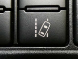 【LDA(レーンデパーチャーアラート)】&hellip;道路上の白線(黄線)をセンサーで認識し、ドライバーがウインカー操作を行わずに車線を逸脱する可能性がある場合、警報でお知らせします。