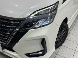【LEDヘッドライト】悪天候や夜間走行時も良好な視界を確保し安心して運転できる高輝度LEDヘッドライトを装備!点灯速度が早く、消費電力も抑えられています。