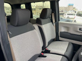 運転席まわりには十分なスペースがあり、大柄な方でもゆったり運転していただける環境です。