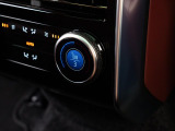 リヤシートにもシートヒーター・シートクーラー搭載!背もたれは電動リクライニングで調整可能!またリヤシートから操作可能な後席用エアコンも装備しており、快適にご乗車できます。