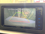 【バックカメラ】駐車時に後方がリアルタイム映像で確認できます。大型商業施設や立体駐車場での駐車時や、夜間のバック時に大活躍!運転スキルに関わらず、今や必須となった装備のひとつです!