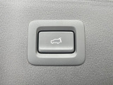 【パワーバックドア】スマートキーや運転席のボタンを押すだけでリアゲートが自動で開閉します!荷物を持っている時や、高い位置にあるバックドアを閉める際に便利な機能です♪