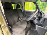 運転席まわりには十分なスペースがあり、大柄な方でもゆったり運転していただける環境です。