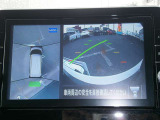 アラウンドビューモニターも装備しております。ご覧のように車体を真上か見たような映像なので、車庫入れの苦手なお客様ももうご心配いりません。