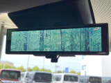 【インテリジェントルームミラー】後席の大きな荷物や同乗者で後方が確認しづらい時でも安心!カメラが撮影した車両後方の映像をルームミラー内に表示。クリアな視界で状況の確認が可能です!