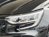 ●LEDヘッドライト:夜間走行時も良好な視界を確保し安心して運転できる高輝度LEDヘッドライトを装備!点灯速度が早く、消費電力も抑えられています。