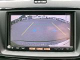 駐車に便利なバックモニター搭載車です。後方の映像が見えるのでバックも安心です。