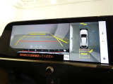 パノラミックビューモニター付きです。車両を上から見たような映像を画面に表示。運転席からの目視だけでは見にくい、車両周辺の状況をリアルタイムでしっかり確認できます。